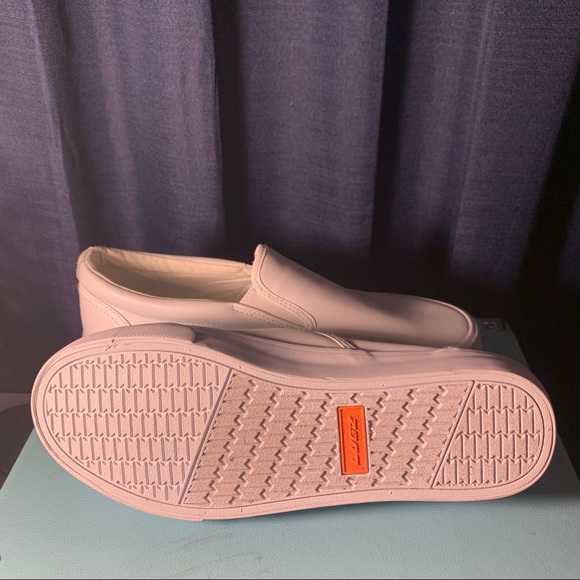 White Lugz size 10 never worn slip on sneakers - Picture 7 of 8